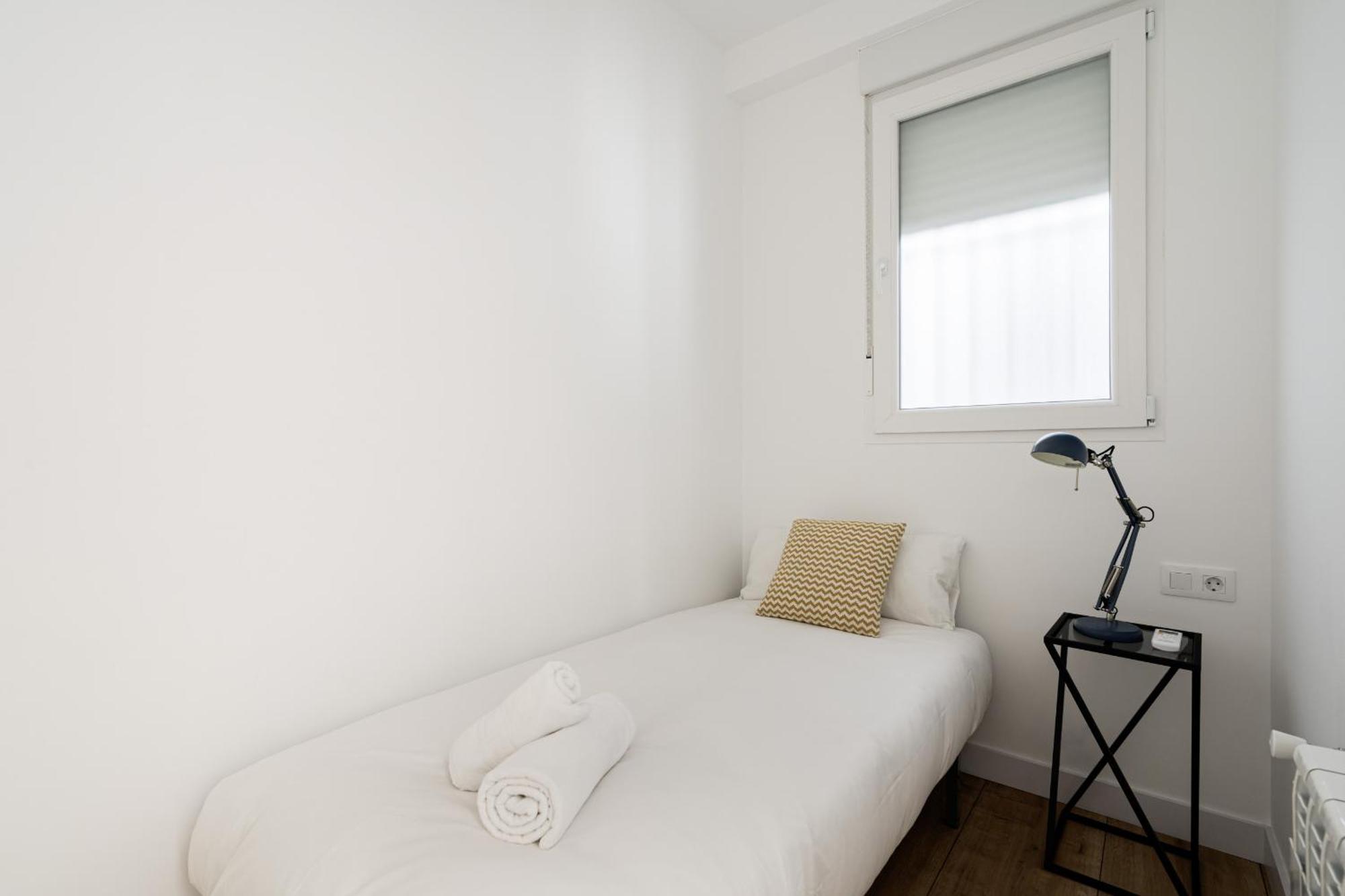 Apartamento Reformado En Metro Ibiza Alquiler Temporal Madrid Exterior photo